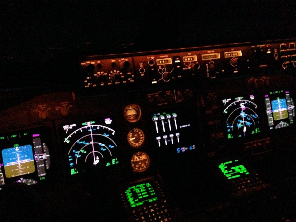 Boeing 747-8i cockpit